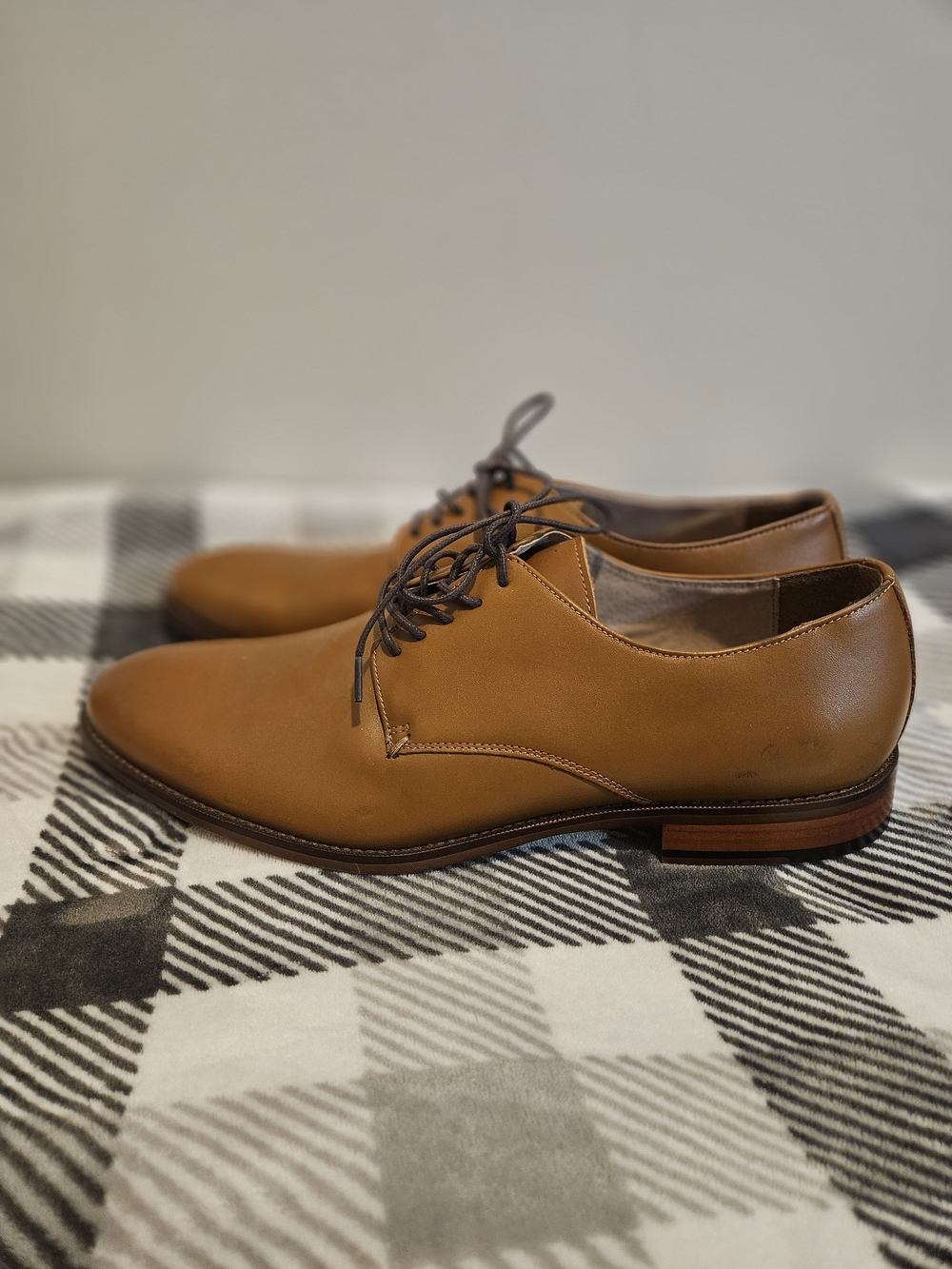 Banana Republic Tan Leather Derby Shoes